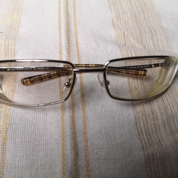 Vintage Burberry sunglasses - Picture 3 of 11